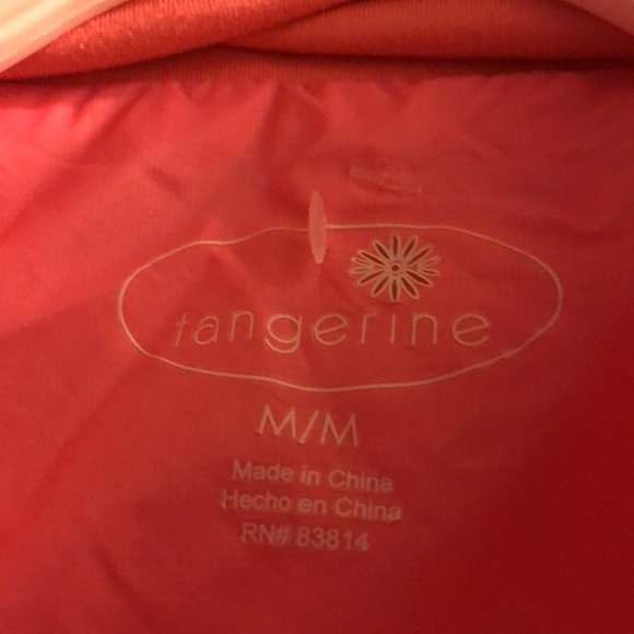 Cute vest in a soft neon orange color perfect for upcoming fall 😍🍁 - Picture 2 of 2